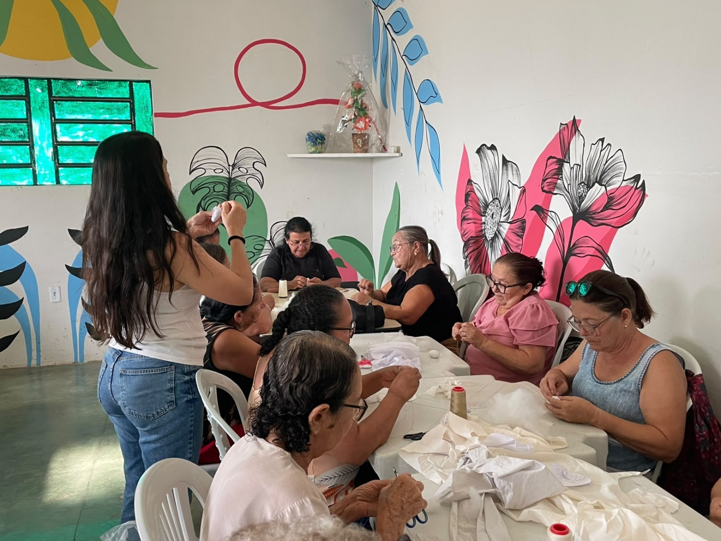 Grupo de Idosos participa de oficina de fuxico no SCFV